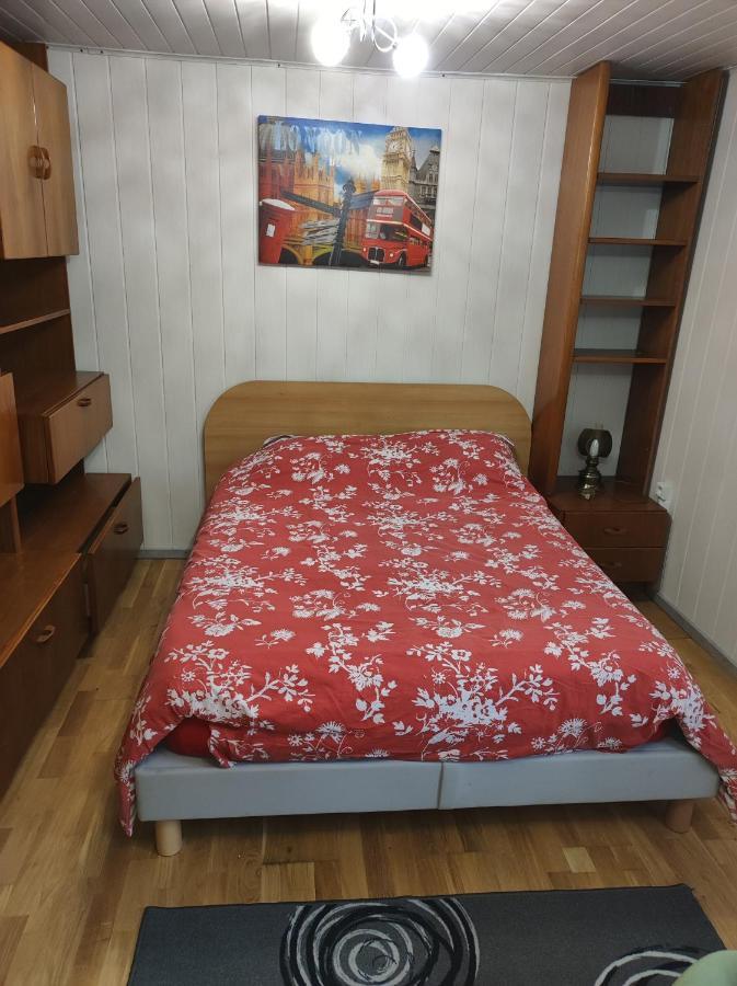 Апартаменты Studio Independant Dans Un Maison Сен-Дени Экстерьер фото